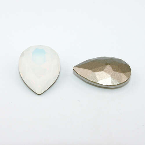 18mm x 25mm 4320 Pear Drop - White Opal