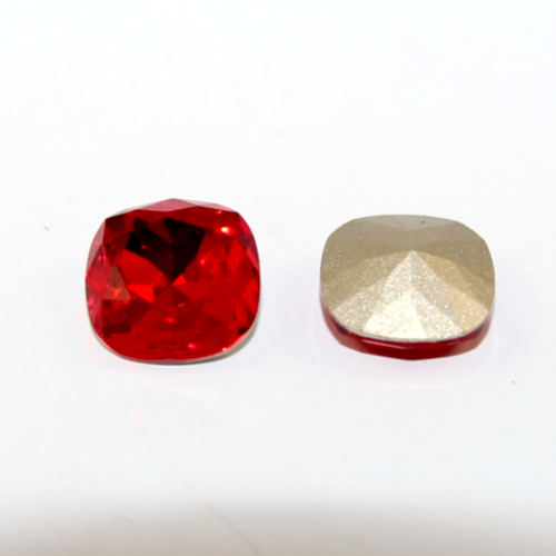 4470 - Cushion Cut Square 12mm - Light Siam - Foil - Pack of 2