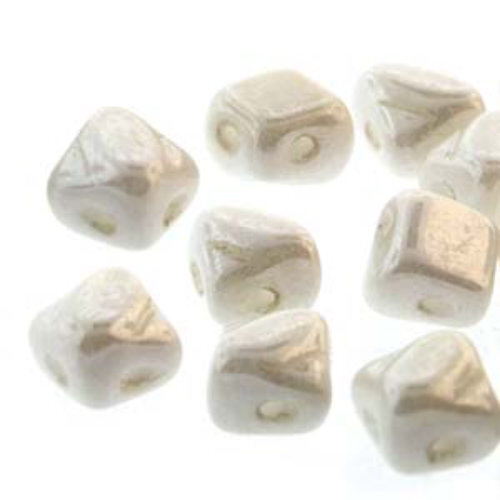 Silky 5mm - Chalk White Luster - SQ205-02010-14400 - 40 Bead Strand