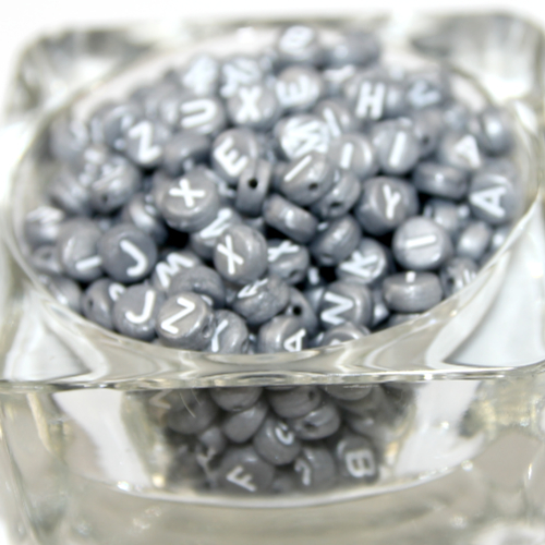 *Pack of 500 - 7mm Alphabet Acrylic Flat Round Beads - Matte Silver & White